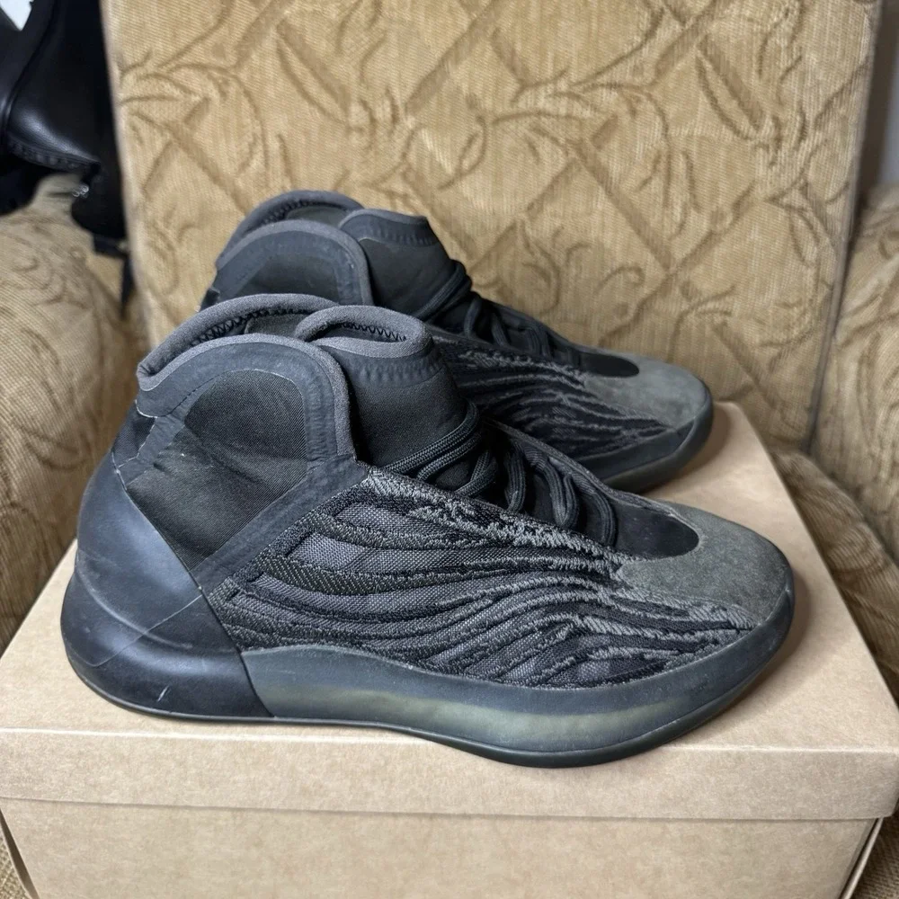 Adidas Yeezy Quantum 'Onyx' GX1317‎ Men's Shoes Size US 8.5 (Smoke